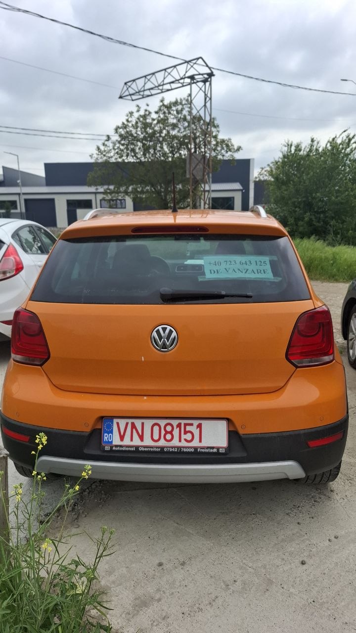VOLKSWAGEN CROSS POLO