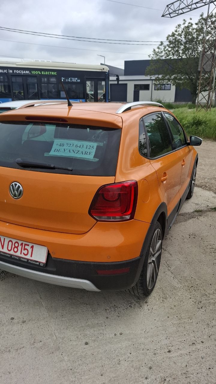 VOLKSWAGEN CROSS POLO