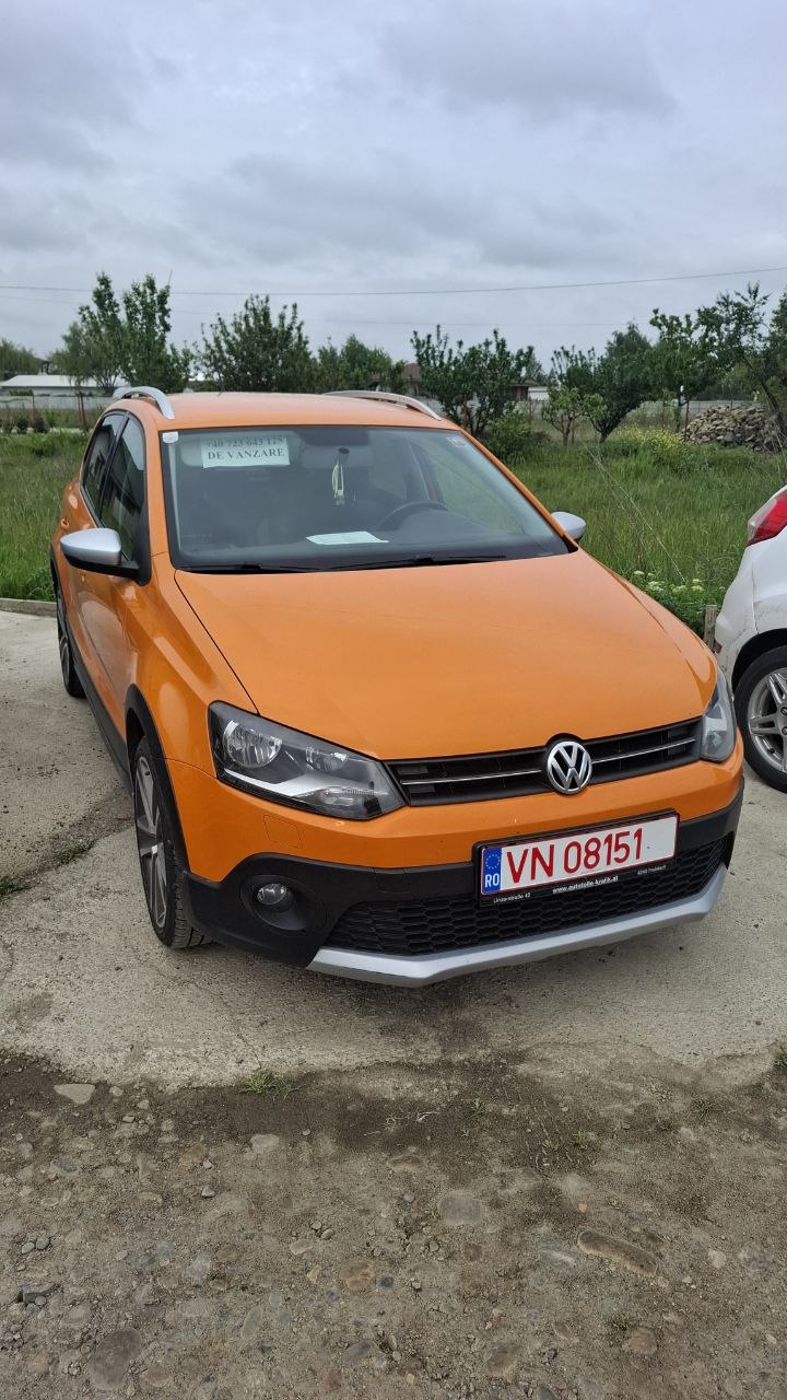 VOLKSWAGEN CROSS POLO