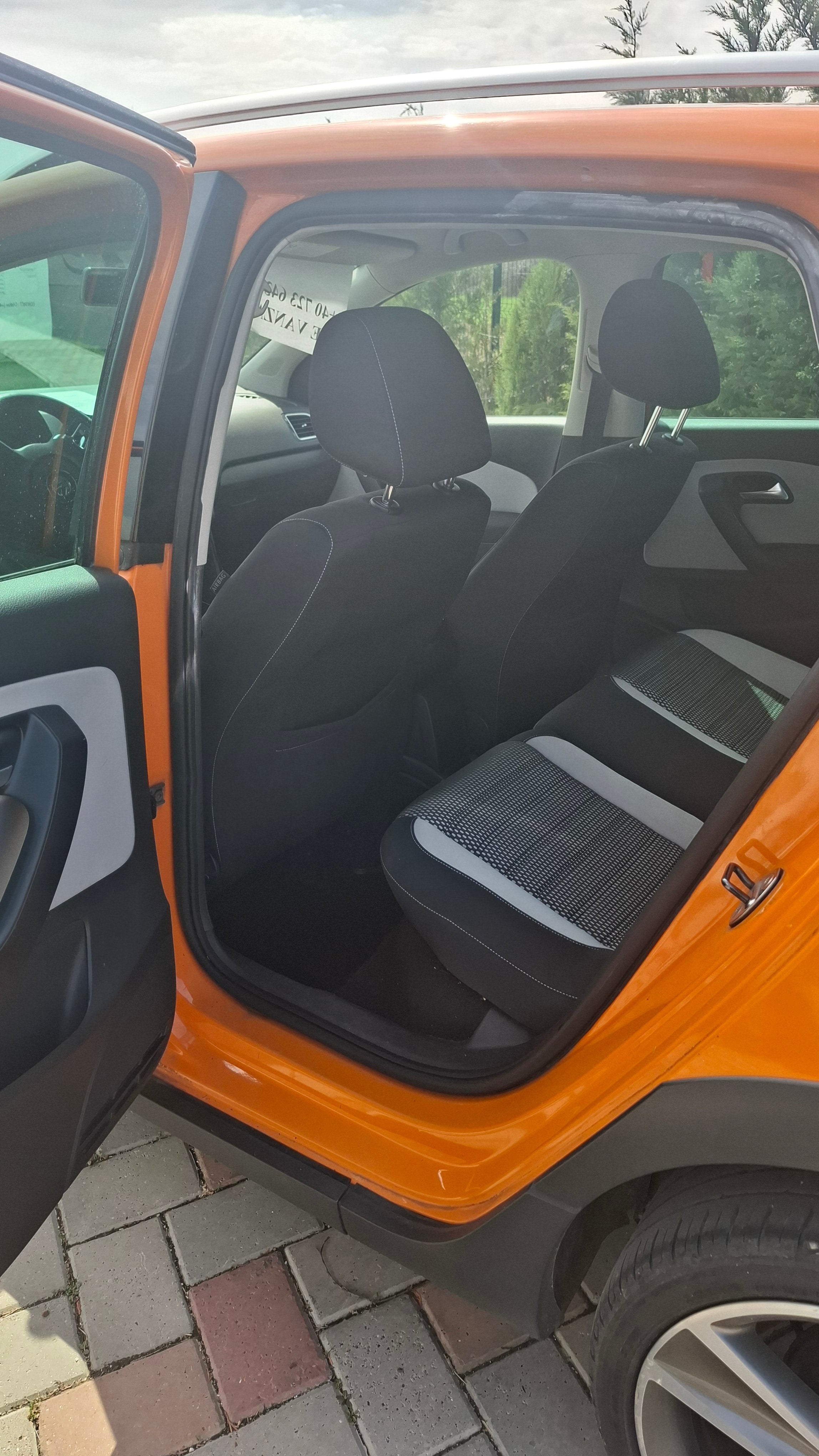 VOLKSWAGEN CROSS POLO