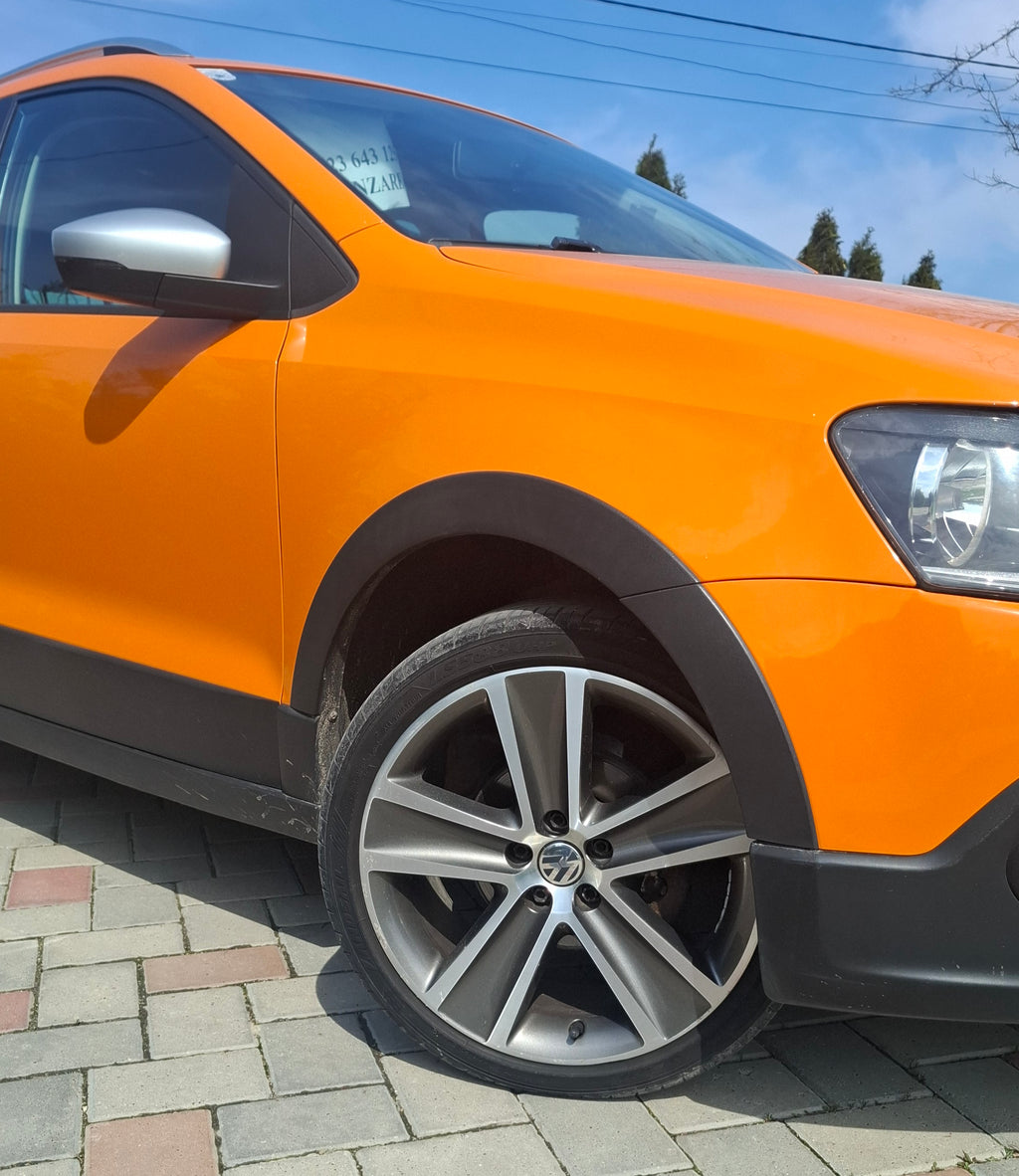 VOLKSWAGEN CROSS POLO