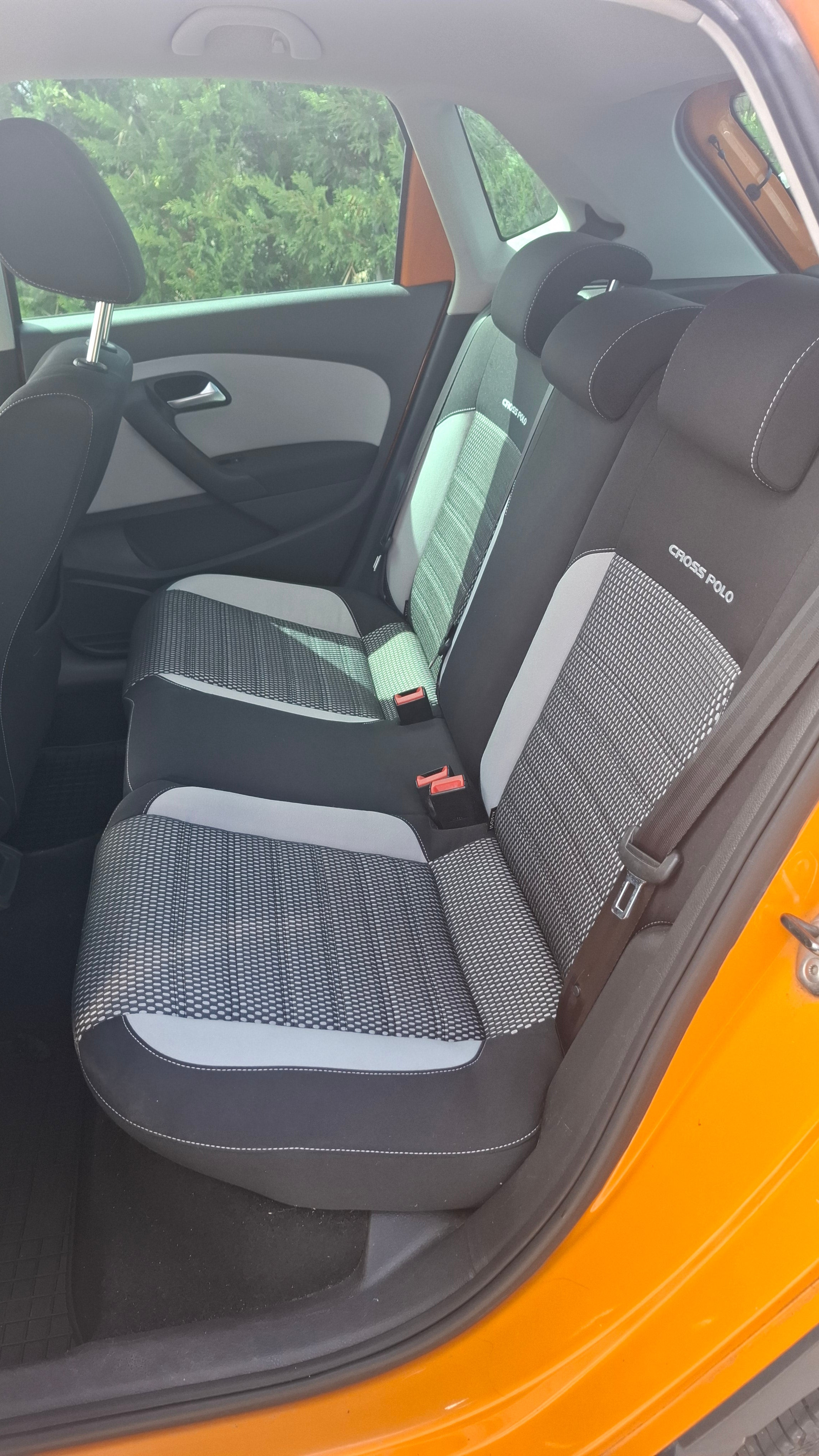 VOLKSWAGEN CROSS POLO