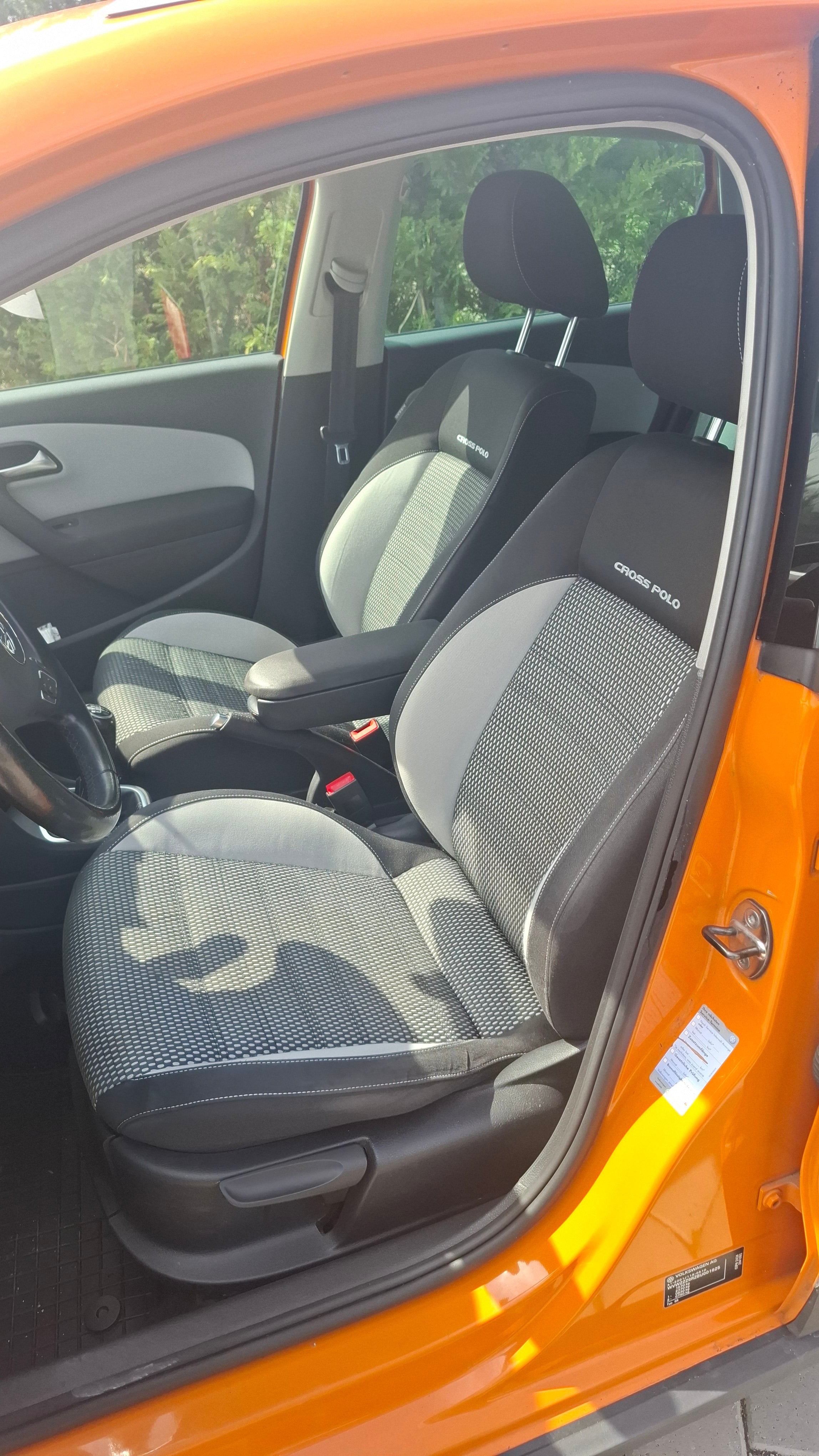 VOLKSWAGEN CROSS POLO